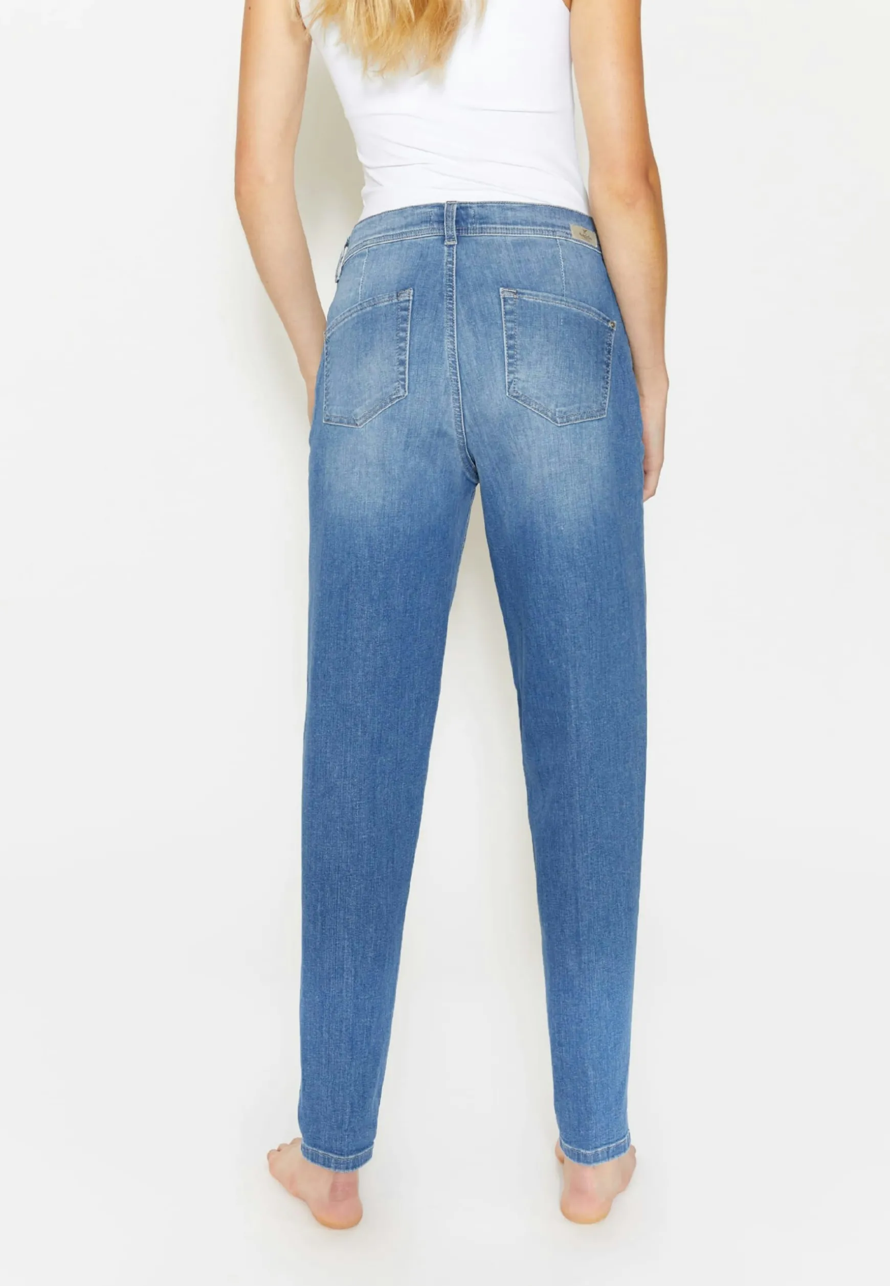 Mom Jeans Alma Crop with logo application