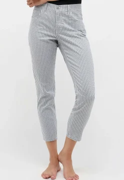 Ornella with houndstooth pattern