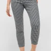 Ornella with houndstooth pattern