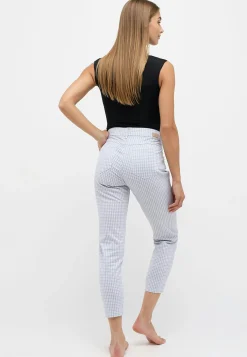 Ornella with houndstooth pattern