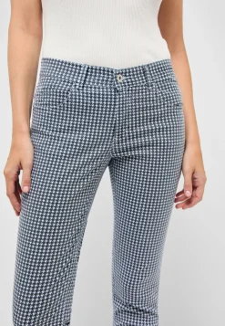 Ornella with houndstooth pattern