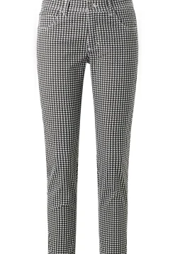 Ornella with houndstooth pattern