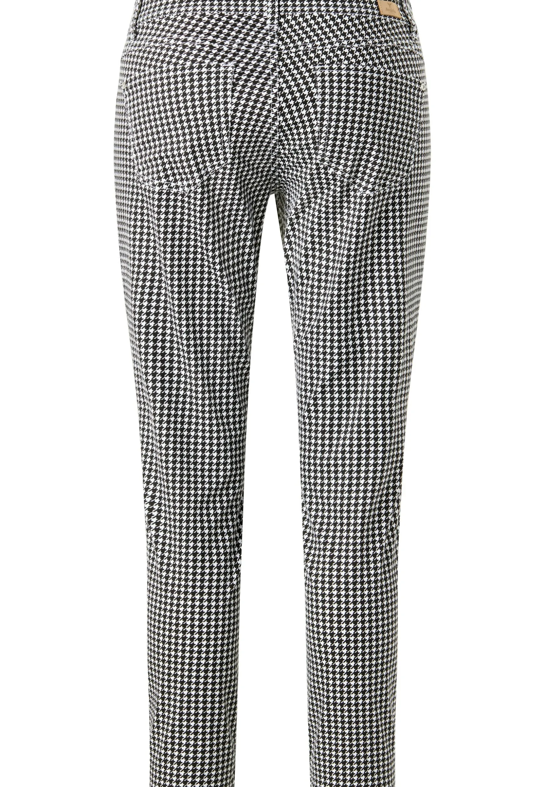 Ornella with houndstooth pattern