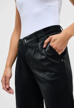 Pants Detail Straight with glam fake leather