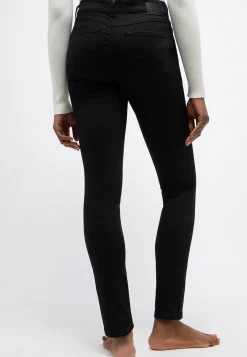 Skinny jeans with authentic denim