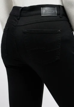 Skinny jeans with authentic denim
