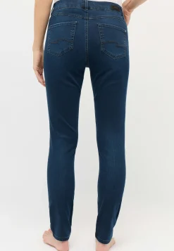 Skinny jeans with clean super stretch denim