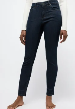 Skinny Jeans with sporty denim