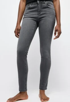 Skinny jeans with used wash