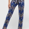 Slit slim trousers with graphic print