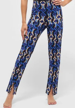 Slit slim trousers with graphic print