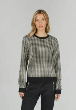Sweater with fashionable pattern