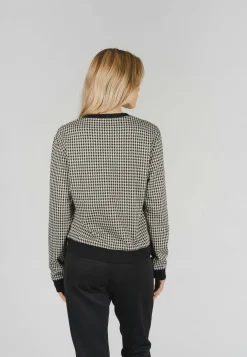 Sweater with fashionable pattern