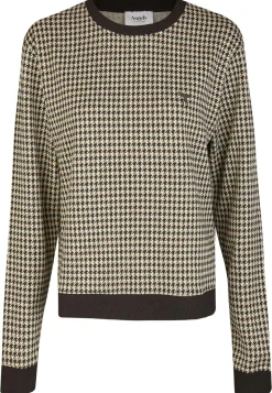Sweater with fashionable pattern