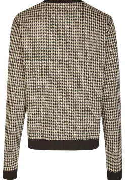 Sweater with fashionable pattern